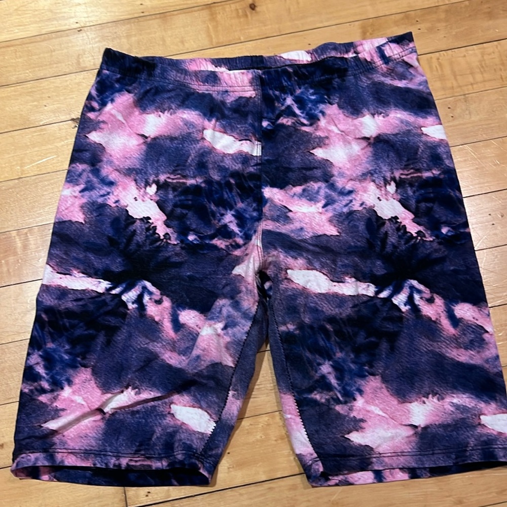 Patterned bike shorts